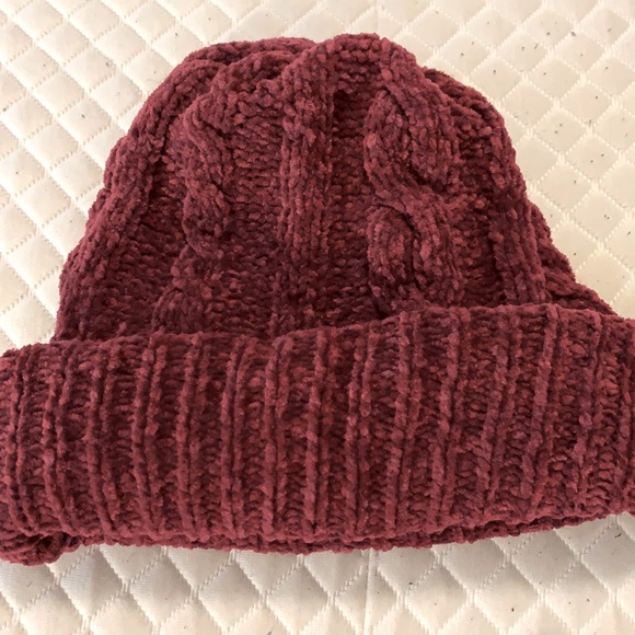 Red Beanie - Picture 1 of 2